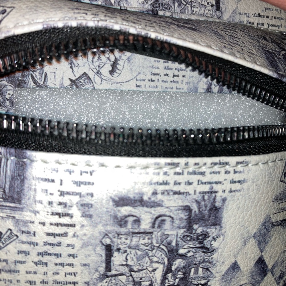 Alice in wonderland large backpack - Picture 4 of 7